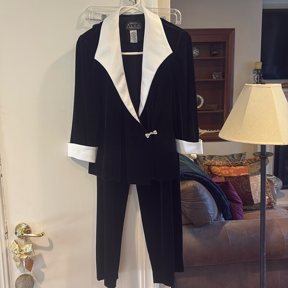 Alex Evening large petite outfit